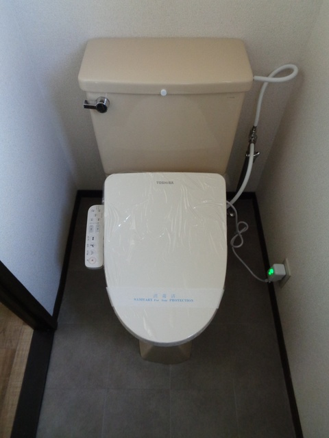永田邸Aのトイレ|１階のトイレは温水洗浄便座