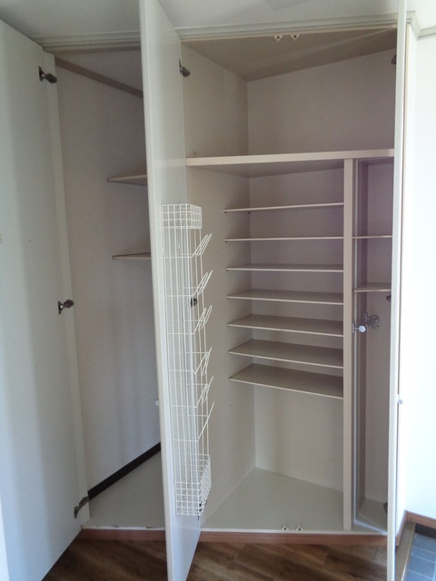 永田邸Aの玄関|玄関には大容量のシューズボックス