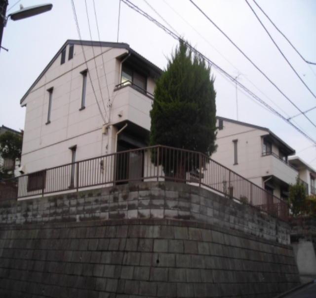 永田邸Aのエントランス|駐車場　専用庭付き