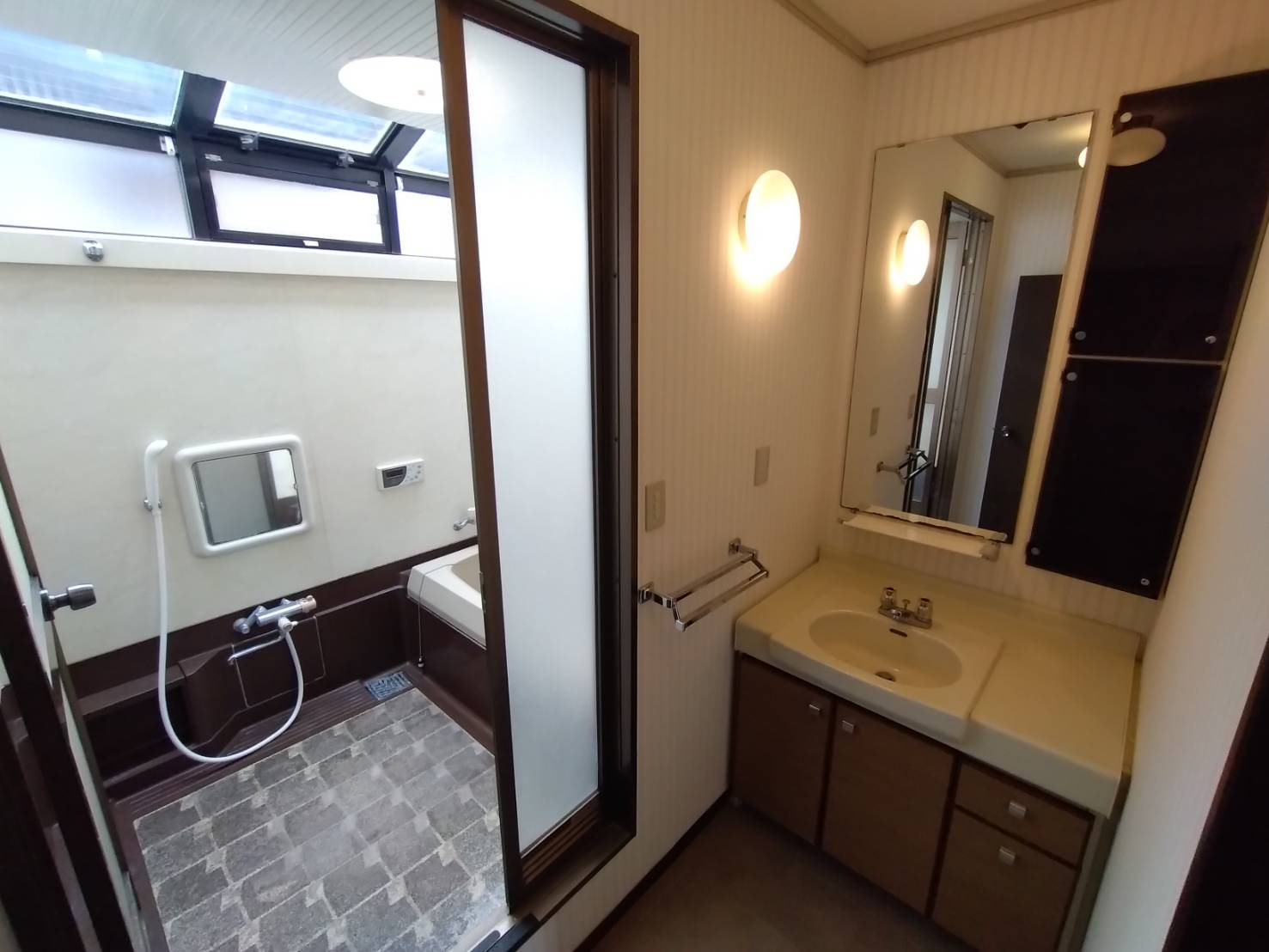 永田邸Aの洗面所