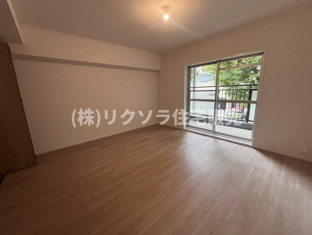 香里ヶ丘セントポリア壱号の寝室|洋室9.5帖
■物件内覧・資金計画相談・住宅ローン相談、リフォーム相談、お問合せ受付中■
※当日・翌日のご内覧、ご相談はお電話でのお問合せがスムーズです！