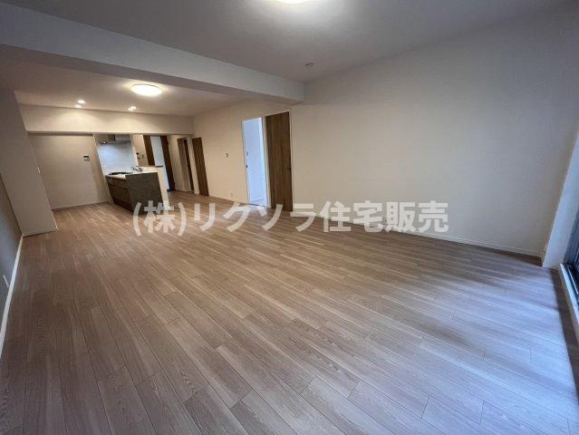 香里ヶ丘セントポリア壱号の居間・リビング|LDK25.2帖
■物件内覧・資金計画相談・住宅ローン相談、リフォーム相談、お問合せ受付中■
※当日・翌日のご内覧、ご相談はお電話でのお問合せがスムーズです！