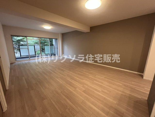 香里ヶ丘セントポリア壱号の居間・リビング|LDK25.2帖
■物件内覧・資金計画相談・住宅ローン相談、リフォーム相談、お問合せ受付中■
※当日・翌日のご内覧、ご相談はお電話でのお問合せがスムーズです！