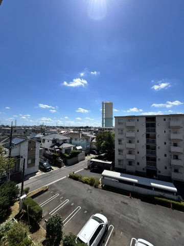 第一みつわ台ハイツ4号棟の展望|前面に高い建物がなく、陽当たり・通風ともに良好です。