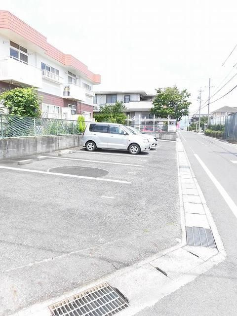 パークサイド板正の駐車場