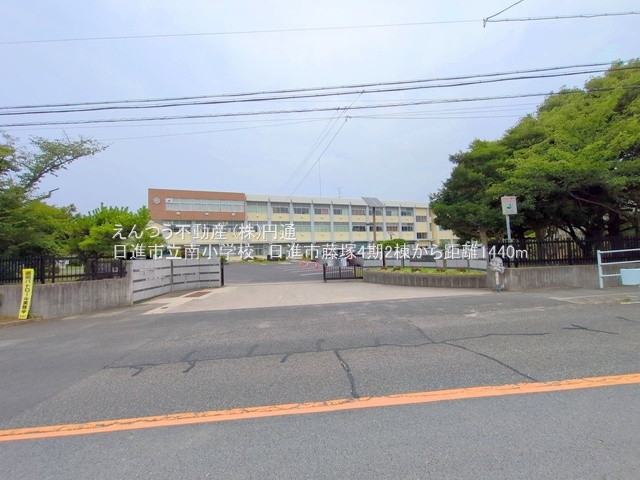 グラファーレ藤塚4期の前面道路含む現地写真