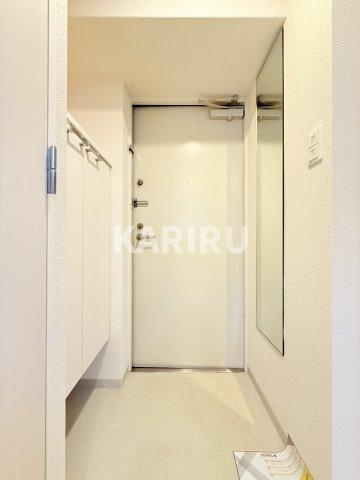 SERENiTE谷四の玄関