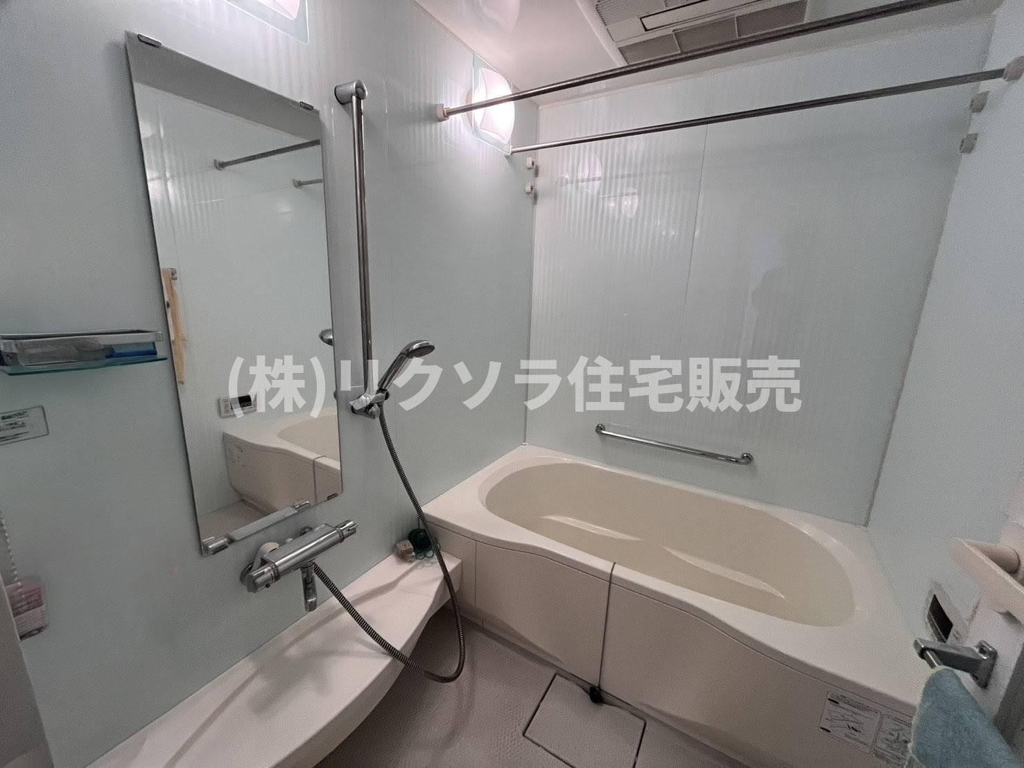 ロイヤルメドゥ香里園タワーの浴室|浴室乾燥機付き
■物件内覧・資金計画相談・住宅ローン相談、リフォーム相談、お問合せ受付中■
※当日・翌日のご内覧、ご相談はお電話でのお問合せがスムーズです！