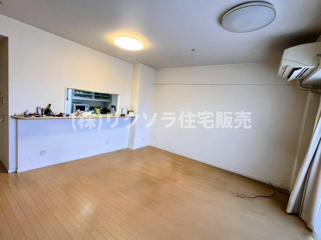 ロイヤルメドゥ香里園タワーの居間・リビング|LDK17.3帖
■物件内覧・資金計画相談・住宅ローン相談、リフォーム相談、お問合せ受付中■
※当日・翌日のご内覧、ご相談はお電話でのお問合せがスムーズです！