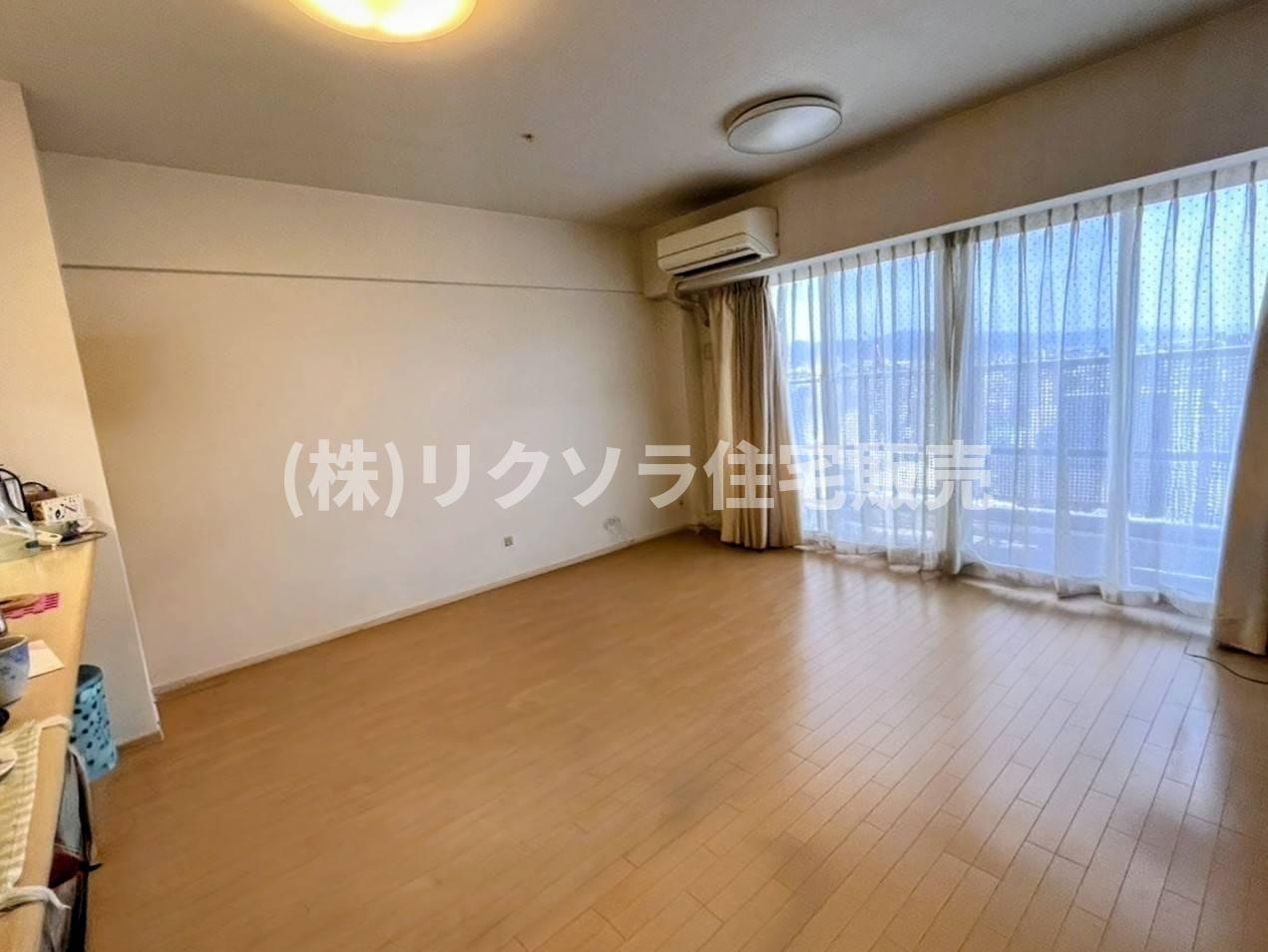 ロイヤルメドゥ香里園タワーの居間・リビング|■物件内覧・資金計画相談・住宅ローン相談、リフォーム相談、お問合せ受付中■
※当日・翌日のご内覧、ご相談はお電話でのお問合せがスムーズです！