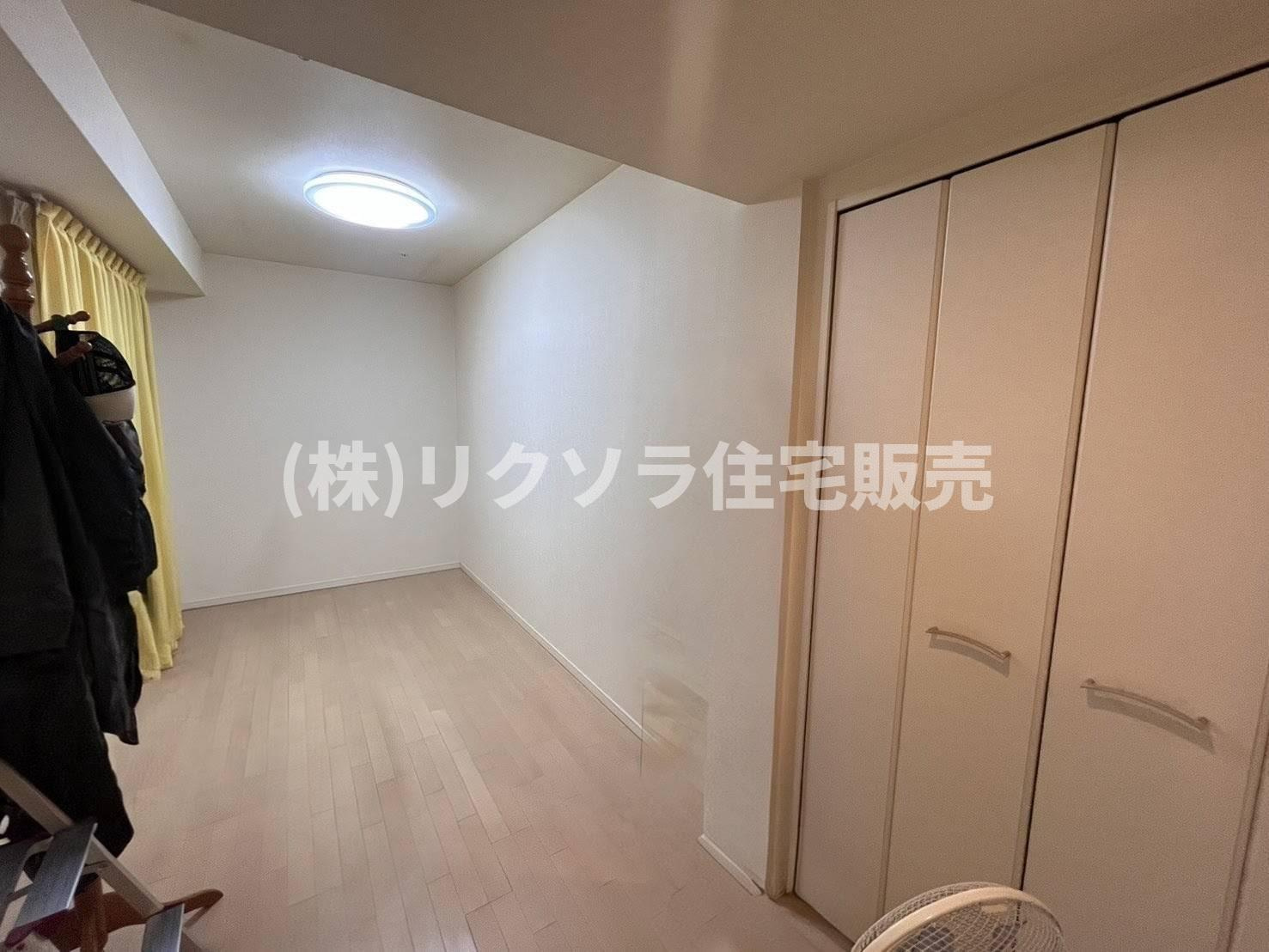 ロイヤルメドゥ香里園タワーの洋室|洋室6.5帖
■物件内覧・資金計画相談・住宅ローン相談、リフォーム相談、お問合せ受付中■
※当日・翌日のご内覧、ご相談はお電話でのお問合せがスムーズです！