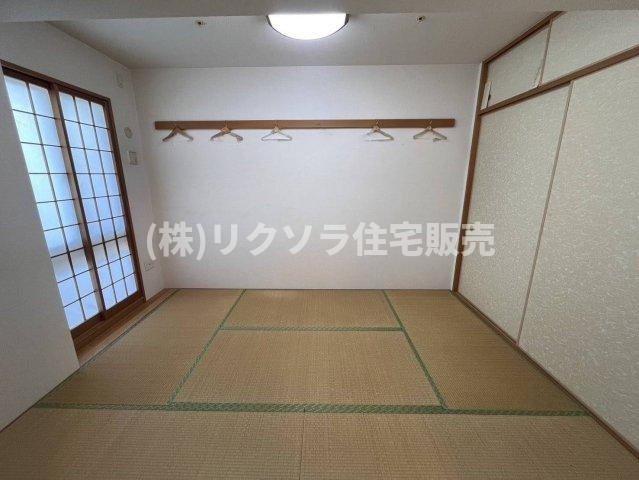 ロイヤルメドゥ香里園タワーの和室|和室6.3帖
■物件内覧・資金計画相談・住宅ローン相談、リフォーム相談、お問合せ受付中■
※当日・翌日のご内覧、ご相談はお電話でのお問合せがスムーズです！
