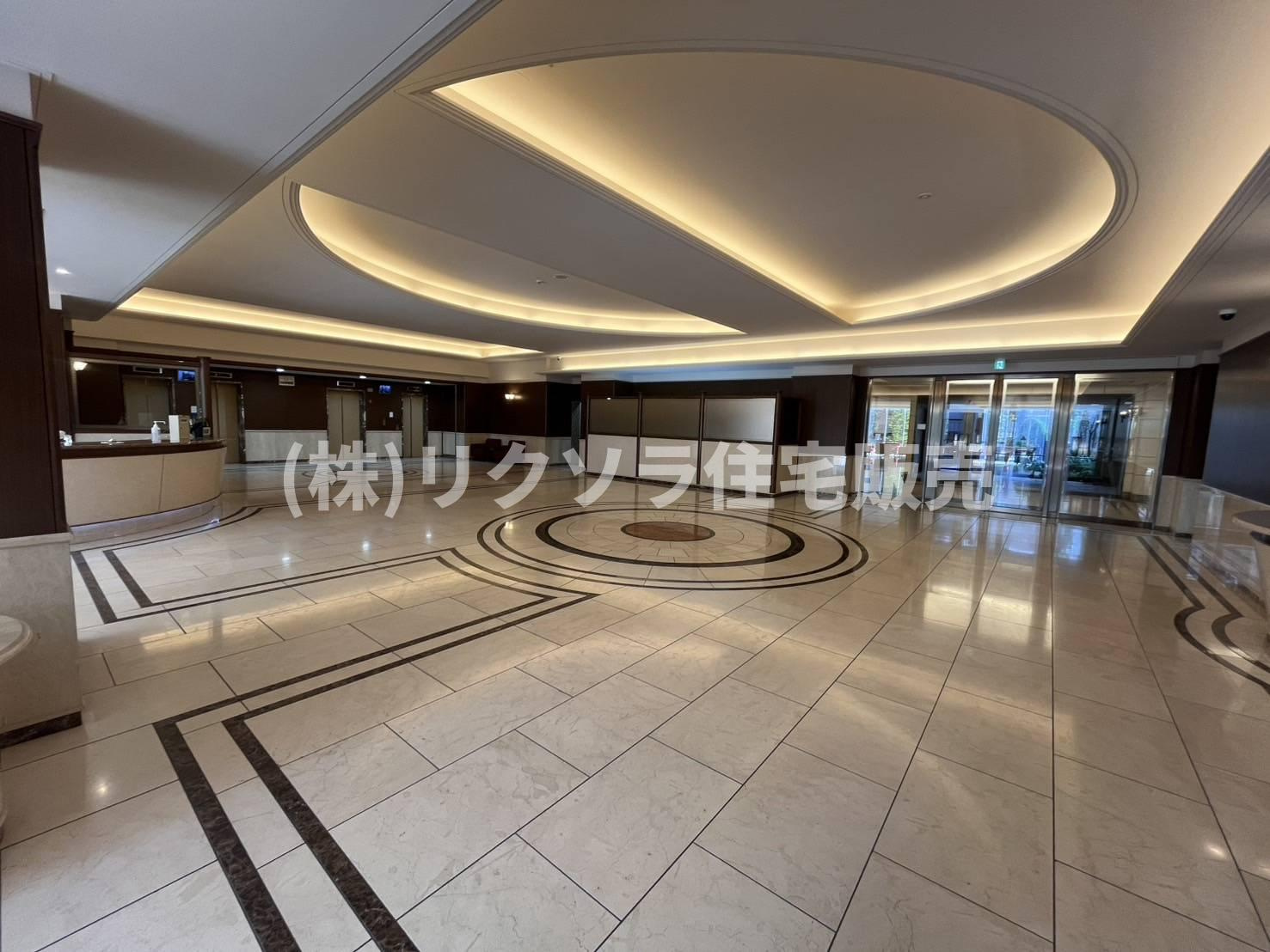 ロイヤルメドゥ香里園タワーのエントランス|■物件内覧・資金計画相談・住宅ローン相談、リフォーム相談、お問合せ受付中■
※当日・翌日のご内覧、ご相談はお電話でのお問合せがスムーズです！