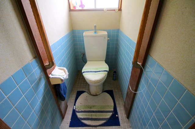 秋鹿町中古戸建のトイレ|水洗式トイレになります。下水道も引込済みとなります。