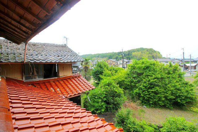秋鹿町中古戸建の展望|2階和室からの眺望になります。緑多い環境で、日ごろ疲れた心も癒す環境になります。