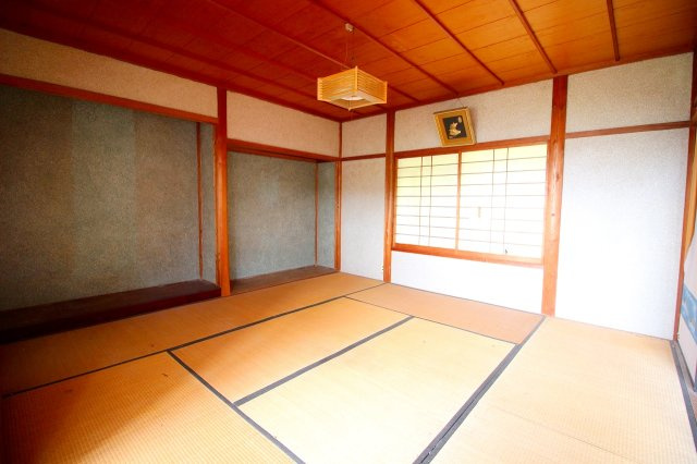 秋鹿町中古戸建の和室|2階の和室になります。痛みも少なく復旧可能になります。