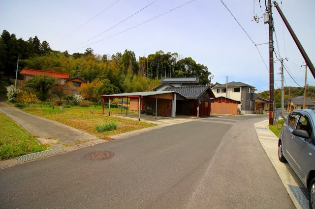秋鹿町中古戸建の周辺|広い道路から、建物までは約2ｍの進入路になります。