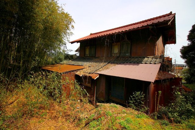 秋鹿町中古戸建の外観|雨漏れ箇所としては、１階の下屋部分となります。