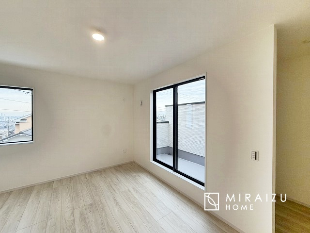 【洋室】 | 平日・休日問わず、いつでもご見学が出来ます♪☆実際に見て、触れて感じる安心のお住まい探しを体験して下さい♪☆物件情報だけでなく、地域の特色などなどエリア情報もお伝え出来たら嬉しいです♪