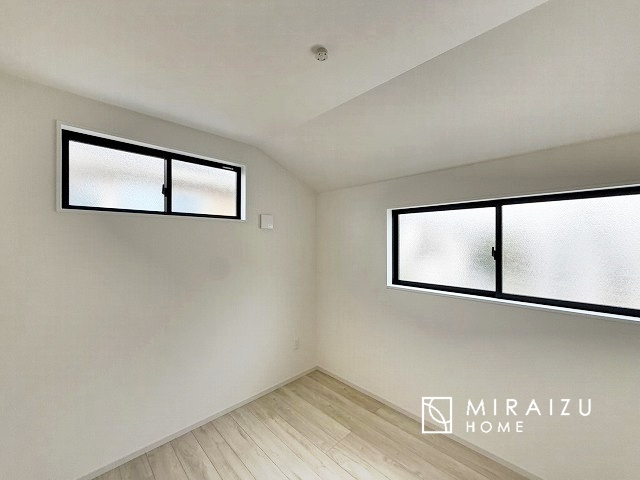 【洋室】 | 建物完成につき、実際のお部屋をごゆっくりご見学いただけます。お休みの日にご家族で見学はいかがでしょう。