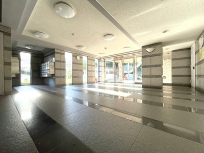 【エントランス】 | ウィステリア千里 | 建物の内部です