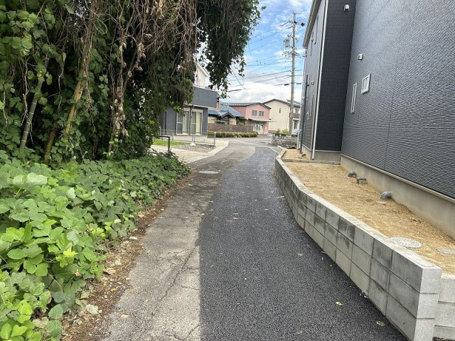 【前面道路含む現地写真】 | 各務原市那加新田町2丁目