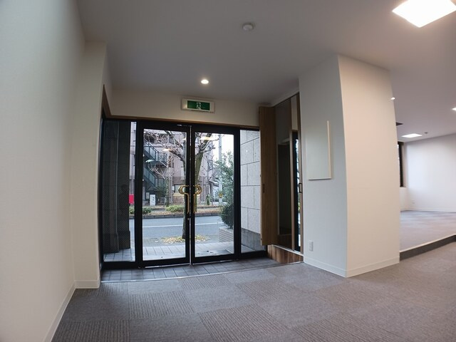 壱番館白川のエントランス