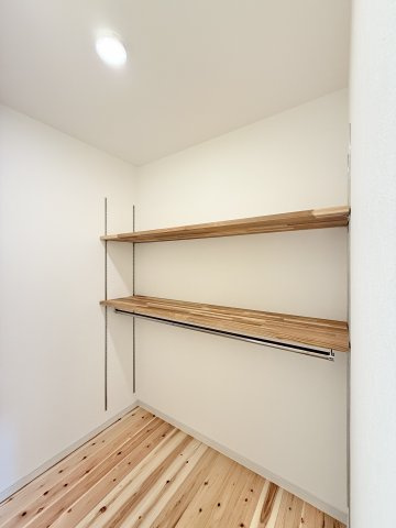 浜名区中瀬の収納|広々WICで荷物の多い方でも安心