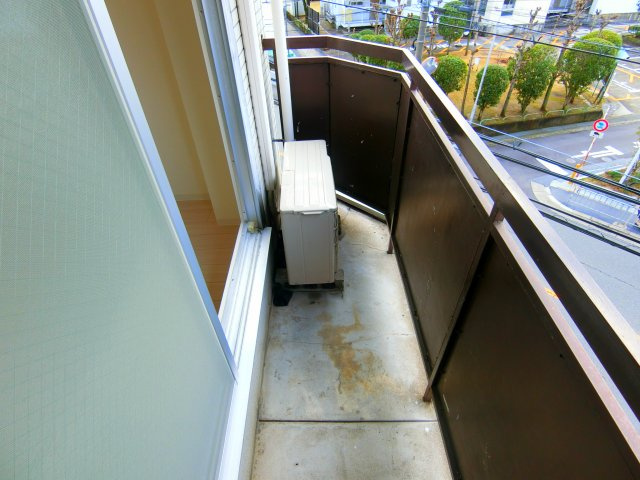 エスティライフ富田林のバルコニー|同物件別部屋