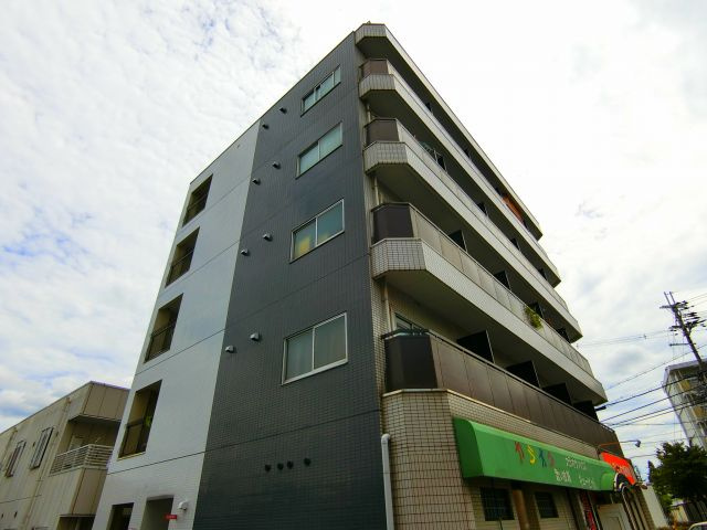 エスティライフ富田林の外観