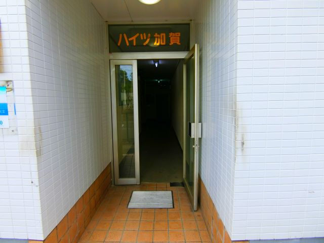 エスティライフ富田林のエントランス