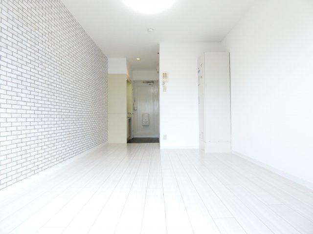 エスティライフ富田林の居間・リビング|同物件別部屋