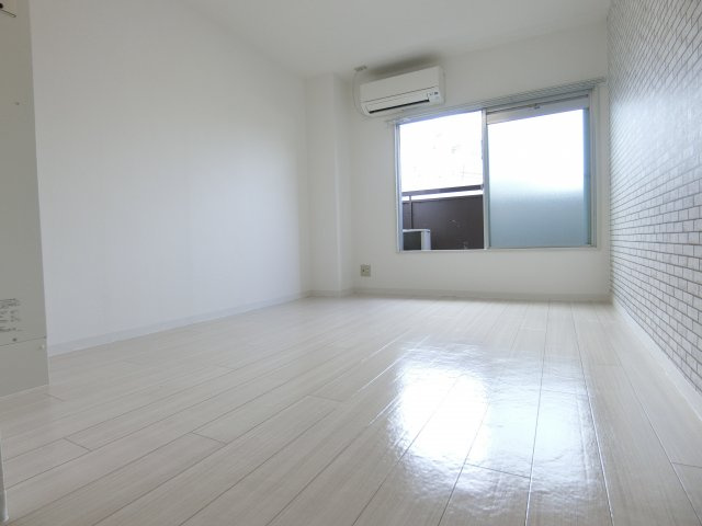 エスティライフ富田林の寝室|同物件別部屋