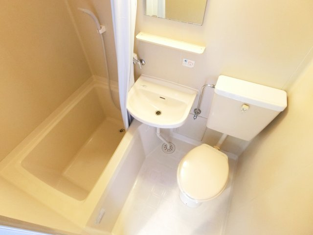 エスティライフ富田林の浴室|同物件別部屋