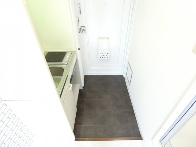 エスティライフ富田林の玄関|同物件別部屋