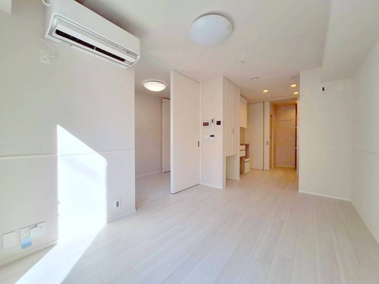 仮　南小岩５丁目メゾンの居間・リビング|食器棚