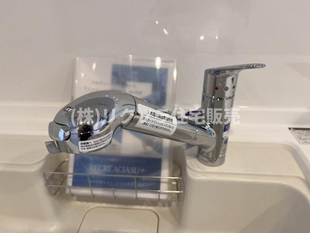 メロディーハイム香里ヶ丘ツインビューベガタワーの設備|浄水器付き水栓
■物件内覧・資金計画相談・住宅ローン相談、リフォーム相談、お問合せ受付中■
※当日・翌日のご内覧、ご相談はお電話でのお問合せがスムーズです！