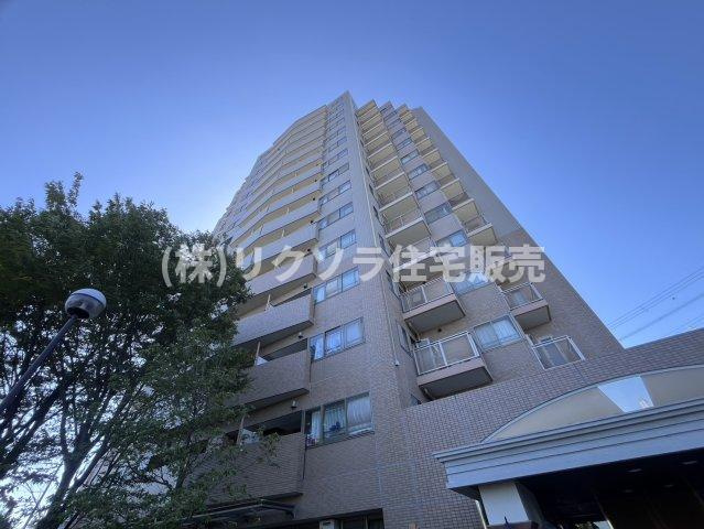 メロディーハイム香里ヶ丘ツインビューベガタワーの外観|新しい生活にいかがでしょうか？外観はお住まいの顔になります。こだわりたいポイントですね。水回りリフォームやリノベーションも承ってます。
■現地見学・資金計画相談・住宅ローン相談もお問合せ受付中■
