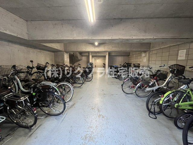 メロディーハイム香里ヶ丘ツインビューベガタワーの駐輪場|■物件内覧・資金計画相談・住宅ローン相談、リフォーム相談、お問合せ受付中■
※当日・翌日のご内覧、ご相談はお電話でのお問合せがスムーズです！