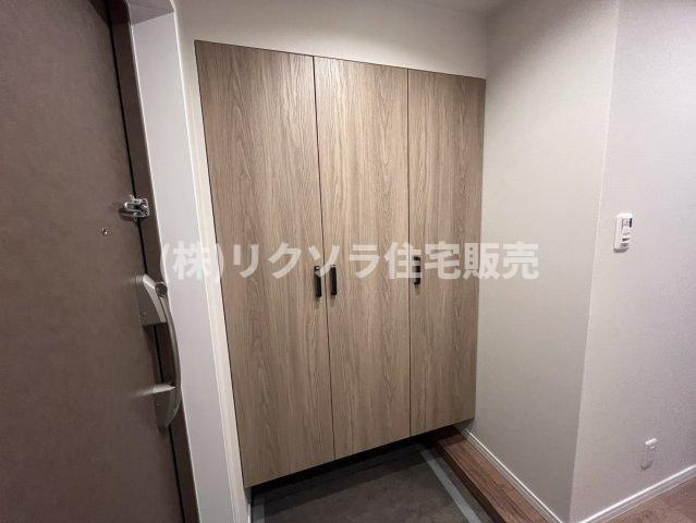 メロディーハイム香里ヶ丘ツインビューベガタワーの収納|フロートタイプの玄関収納付き
■物件内覧・資金計画相談・住宅ローン相談、リフォーム相談、お問合せ受付中■
※当日・翌日のご内覧、ご相談はお電話でのお問合せがスムーズです！