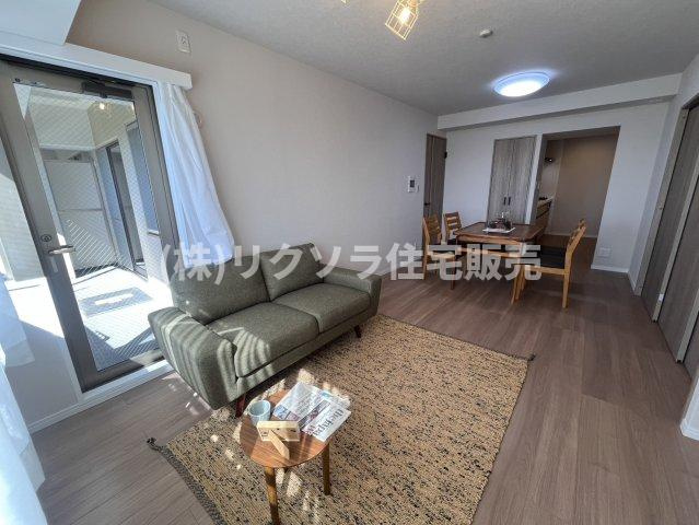 メロディーハイム香里ヶ丘ツインビューベガタワーの居間・リビング|LDK13.9帖
■物件内覧・資金計画相談・住宅ローン相談、リフォーム相談、お問合せ受付中■
※当日・翌日のご内覧、ご相談はお電話でのお問合せがスムーズです！