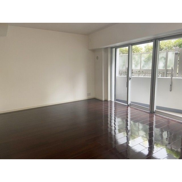 ＫＷレジデンス桜新町の居間・リビング