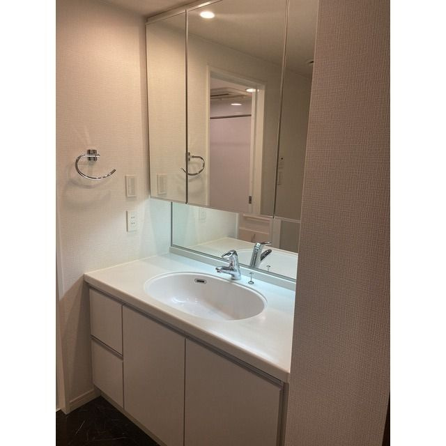 ＫＷレジデンス桜新町の独立洗面台