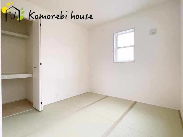 鴻巣松原　2期　新築一戸建て　リーブルガーデン　02の和室|和室は落ち着いた空間を演出してくれます。休日は畳でのんびりくつろぐのもいいかもしれません。