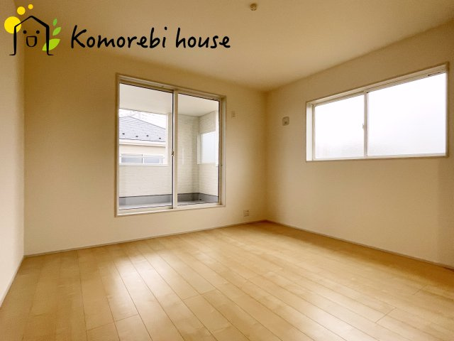 鴻巣松原　2期　新築一戸建て　リーブルガーデン　02の寝室|一日の疲れをゆっくり癒せる主寝室は、ベッドを置いてもゆとりある広さが魅力。収納完備で衣類もスッキリ収まり、静かで落ち着いた空間が快適な眠りをサポートします。