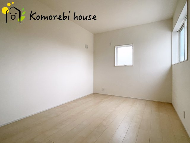 鴻巣松原　2期　新築一戸建て　リーブルガーデン　02の子供部屋|自然光が心地よく入る子ども部屋は、学習・遊び・睡眠をしっかり支える快適環境。シンプル設計でレイアウトも変えやすく、成長に合わせて長く使える利便性の高い一室です。