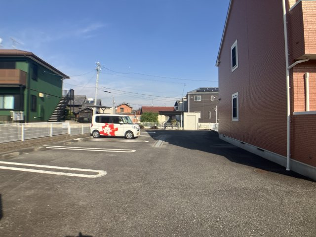 パールヒルズ K・Hの駐車場