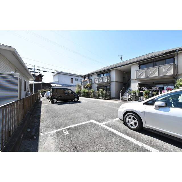 フレグランス上津【キャッシュバック対象物件】の駐車場