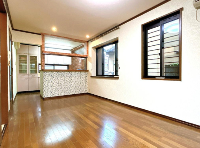 【居間・リビング】 | 滑川町月の輪３丁目　中古戸建