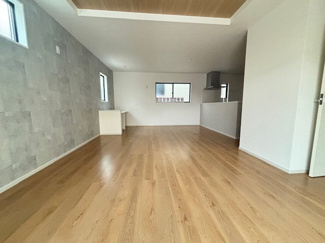 【居間・リビング】 | 廿日市市前空3（前空駅）全2区画　NO2 | 22.5帖リビング☆対面式のキッチンでリビングが見渡せるので、お子様やご家族の様子が見えて安心です♪